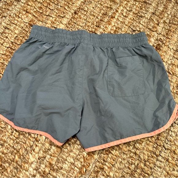 COLUMBIA gray athletic shorts with no liner - Picture 3 of 14